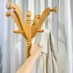 Porte-manteau en bois rouge massif – Image 3