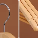 Lot de 3 cintres en bois – Image 2